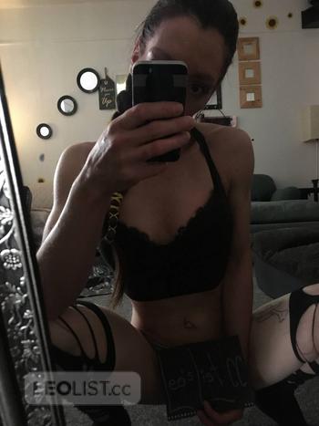 Mizz-chelle, 28 Caucasian/White female escort, Regina